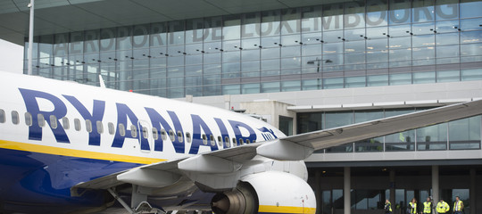 Ryanair: piloti italiani approvano a larghissima maggioranza il contratto