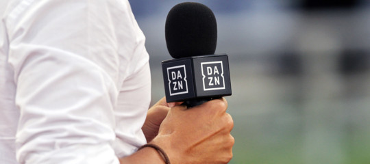 Calcio: l'Antitrust avvia istruttorie su Sky e Dazn