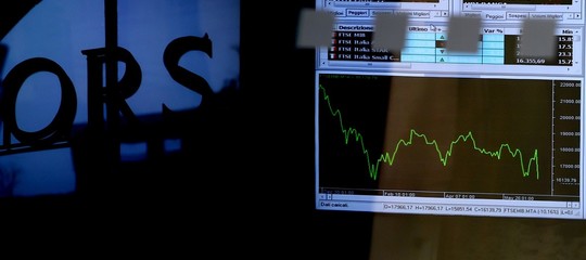 Borsa: avvio cauto per Milano, sotto pressione banche e Atlantia