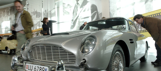 aston martin james bond 007