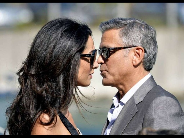 Clooney e Amal anticipano, oggi la cerimonia in municipio - Video e Foto