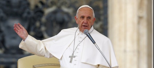 Papa: l'accesso all'acqua potabile è un diritto umano essenziale