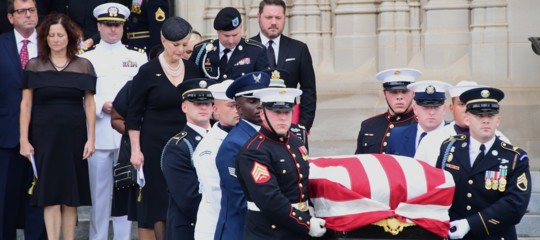 usa mccain funerale trump kissinger bush