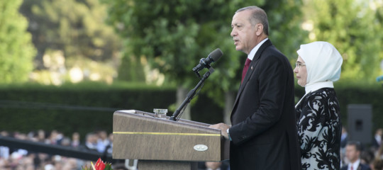 Erdogan attacca la banca centrale turca: "Tagli i tassi"