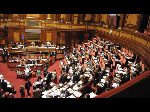 Lavoro, si cambia: nuovo contratto per i neo assunti