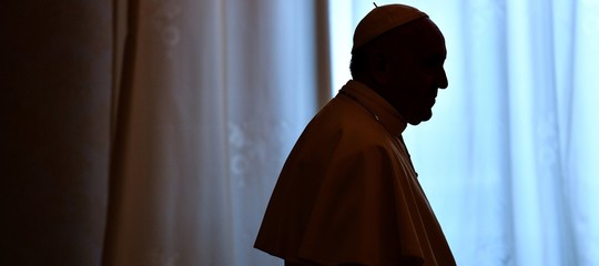 Pedofilia: il Papa destituisce altri due vescovi in Cile