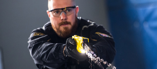 Cosa succede quando si viene colpiti con un Taser