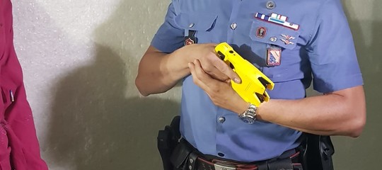 Cosa succede quando si viene colpiti con un Taser