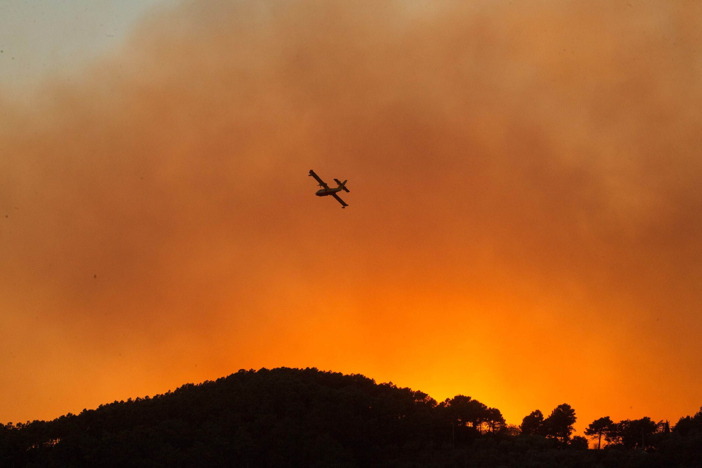 Agrigento, rogo nel centro abitato: oltre 100 persone evacuate