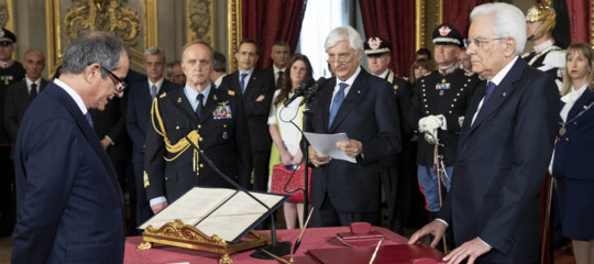 Chi (cosa e quando) ha fatto cambiare idea al ministro Tria sul deficit?