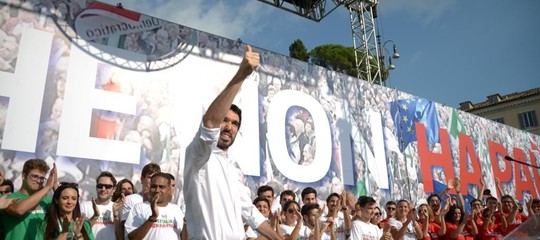 In 70.000 in piazza hanno chiesto unità al Pd. Dove le divisioni restano