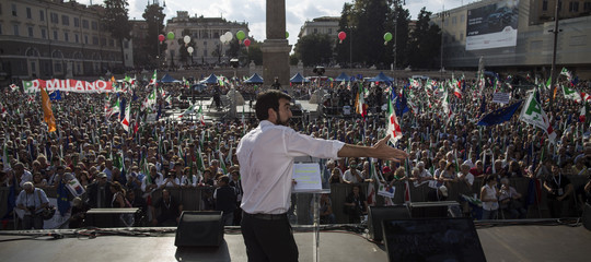 Come calcolare esattamente quante persone entrano in una piazza (e smettere di dare numeri a caso)