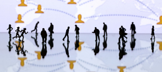 Il clickbaiting perde efficacia. Perché sui social si condividono sempre meno post