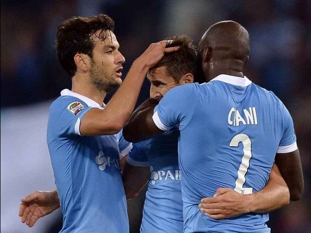 Calcio: vincono Lazio, Samp e Cesena; pari Palermo-Empoli