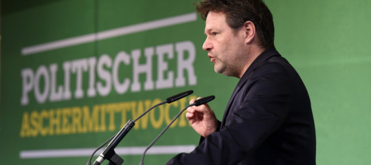 È un verde l'uomo nero che ha tolto il sonno ad Angela Merkel