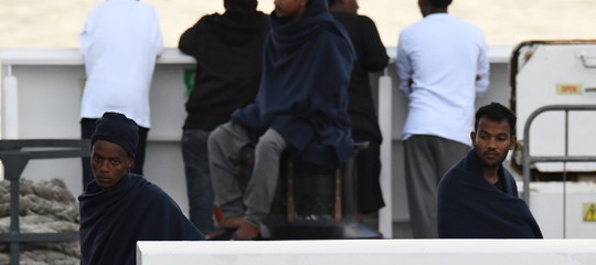 Migranti, Mediterranea denuncia: gommone riportato in Libia