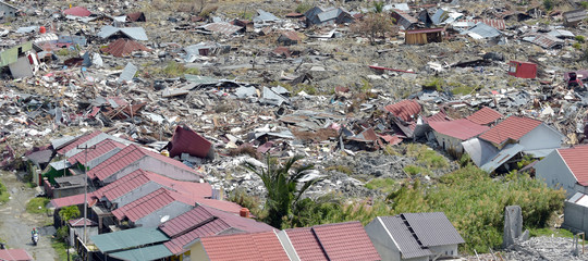 Terremoto in Indonesia: almeno 5 mila persone mancano all'appello (1.763 le vittime)