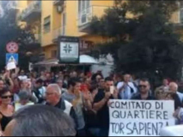 Marino contestato a Tor Sapienza Lui, 'servono decoro e sicurezza'