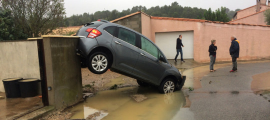 Maltempo: piogge torrenziali in Francia, piena dell'Aude, 5 morti nel sud