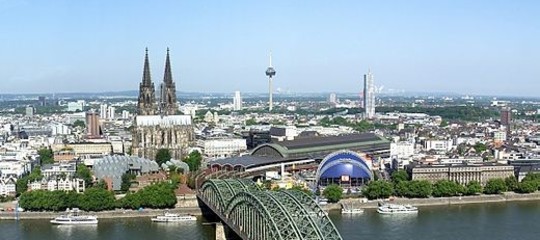 Germania, spari alla stazione di Colonia: "Ci sono ostaggi"