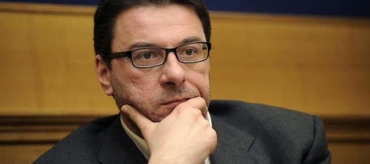 Decreto Fiscale, Giorgetti: "Spero che Luigi Di Maio ci vada davvero, in procura... Ma occhio, così loro si vanno a schiantare"