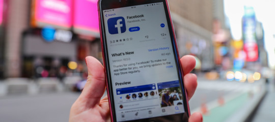 Facebook: multa da 500.000 sterline a Londra per Cambridge Analytica