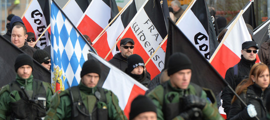 Il Parlamento Europeo chiede ai Paesi dell’Ue di interdire i gruppi neofascisti e neonazisti