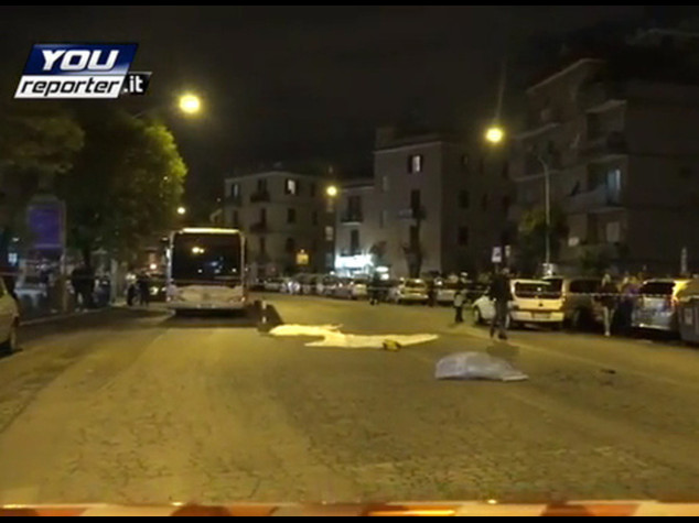 Auto piomba sulla folla a Roma Caccia a 2 rom, uno minorenne