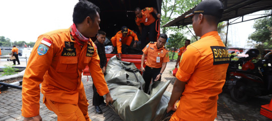 Disastro aereo in Indonesia: precipita in mare Boeing 737 della Lion Air, 189 morti