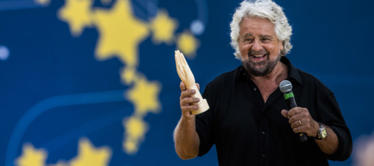 La necessità della piazza per i campioni della politica social