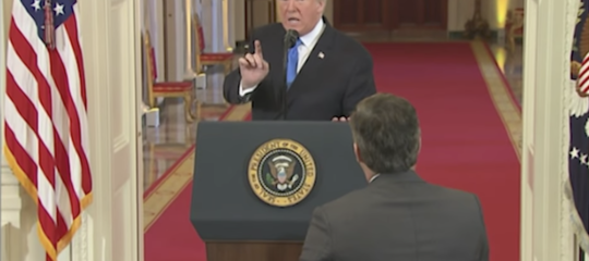 Midterm: Trump chiede "peace and love" ai media. Poi litiga con un reporter della Cnn