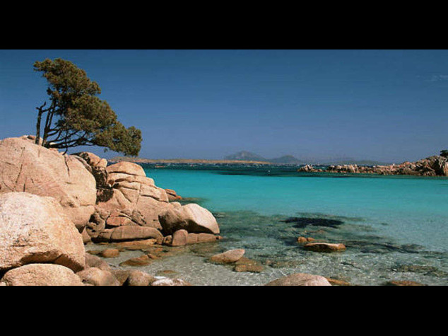 Bufera sulla Costa Smeralda, sospetti su tangenti per edificare