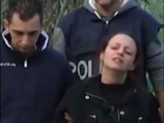 La mamma di Loris in carcere, ma nega tutto. Folla grida, "assassina"