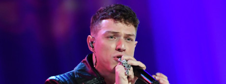 Irama non canta Sanremo positivo staff