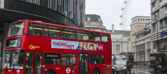 londra double decker contro fermata feriti