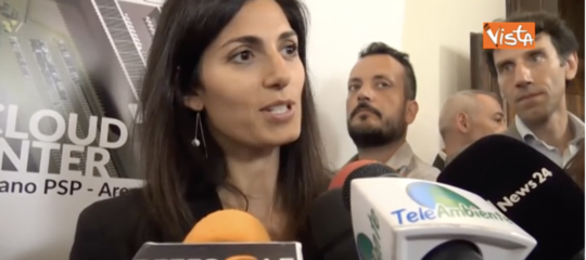 Raggi su Baobab: "La ruspa ha effetto scenico, ma non risolve occupazioni"