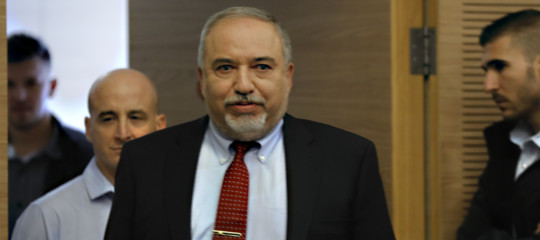 tregua israele hamas ministro si dimette