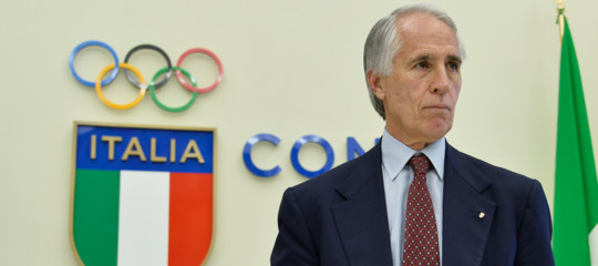Perché il capo del Coni si sente sotto attacco