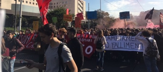 Scuola: in piazza in tutta Italia 100 mila studenti