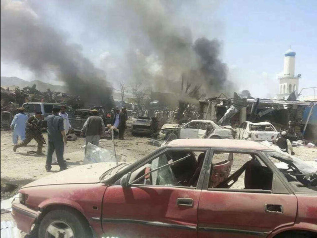 Afghanistan: kamikaze talebano contro convoglio Nato, 3 morti