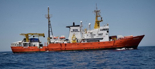 Migranti: "Scaricò rifiuti pericolosi". La nave Aquarius è stata posta sotto sequestro