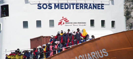 Migranti: "Scaricò rifiuti pericolosi". La nave Aquarius è stata posta sotto sequestro