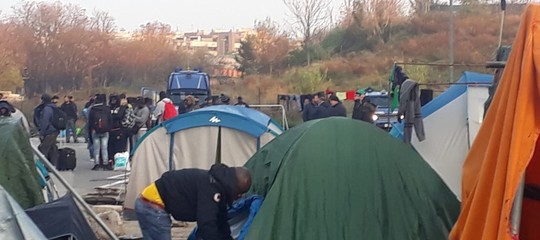 Migranti: Roma, nuovo sgombero per 50 ragazzi del Baobab
