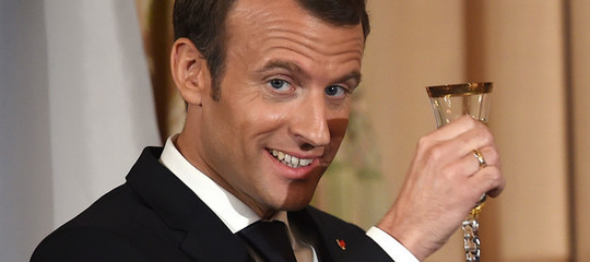 Gli Stati africani chiedono indietro a Macron le opere d'arte rubate dalla Francia