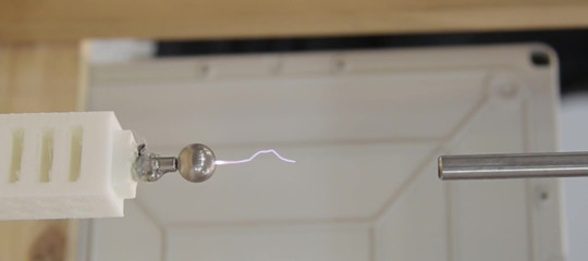 Energia elettrica dai fulmini, il progetto dei tre studenti del team Decoilers