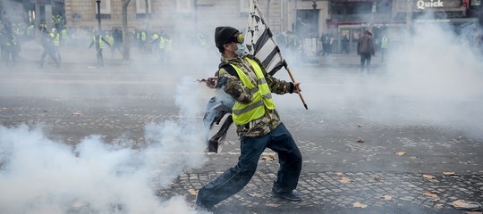 francia gilet gialli macron le pen