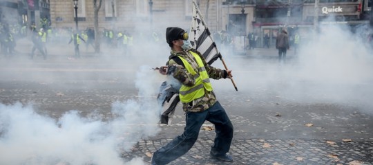 macron gilet gialli