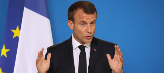 francia legge bufale fake news macron