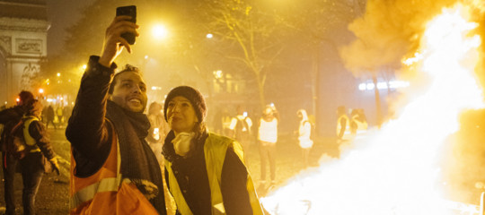 gilet gialli scontri macron