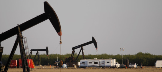 Cosa sta succedendo al prezzo del petrolio?